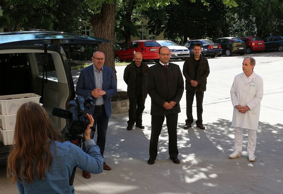 kórház_adom_200522_3